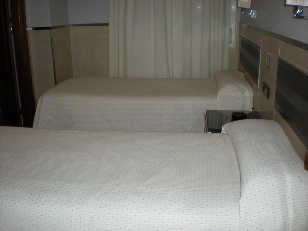 Hostal La Hispanidad Malaga Exterior photo