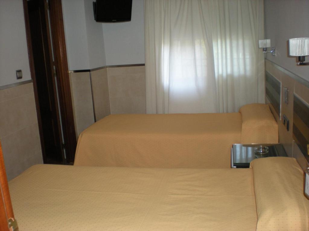 Hostal La Hispanidad Malaga Exterior photo