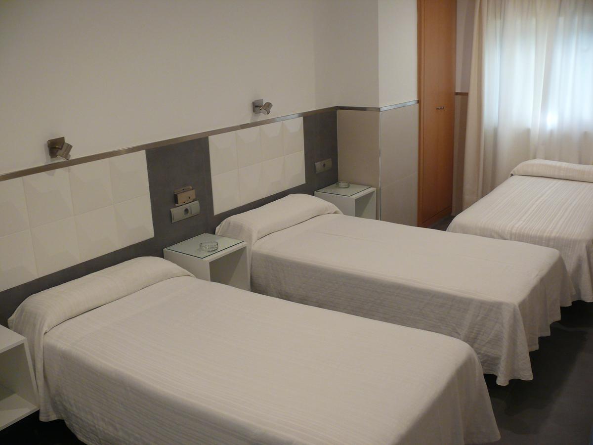 Hostal La Hispanidad Malaga Exterior photo