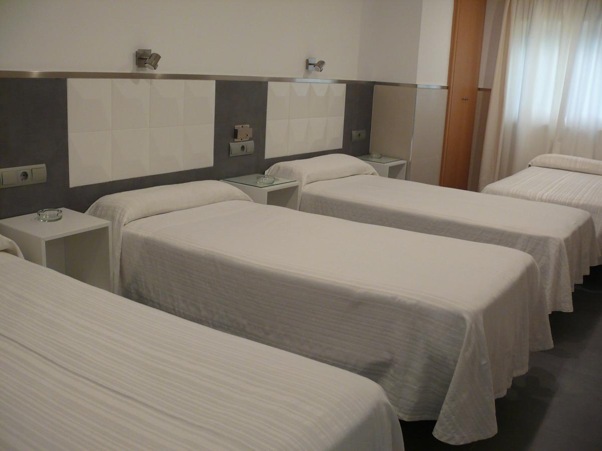 Hostal La Hispanidad Malaga Exterior photo