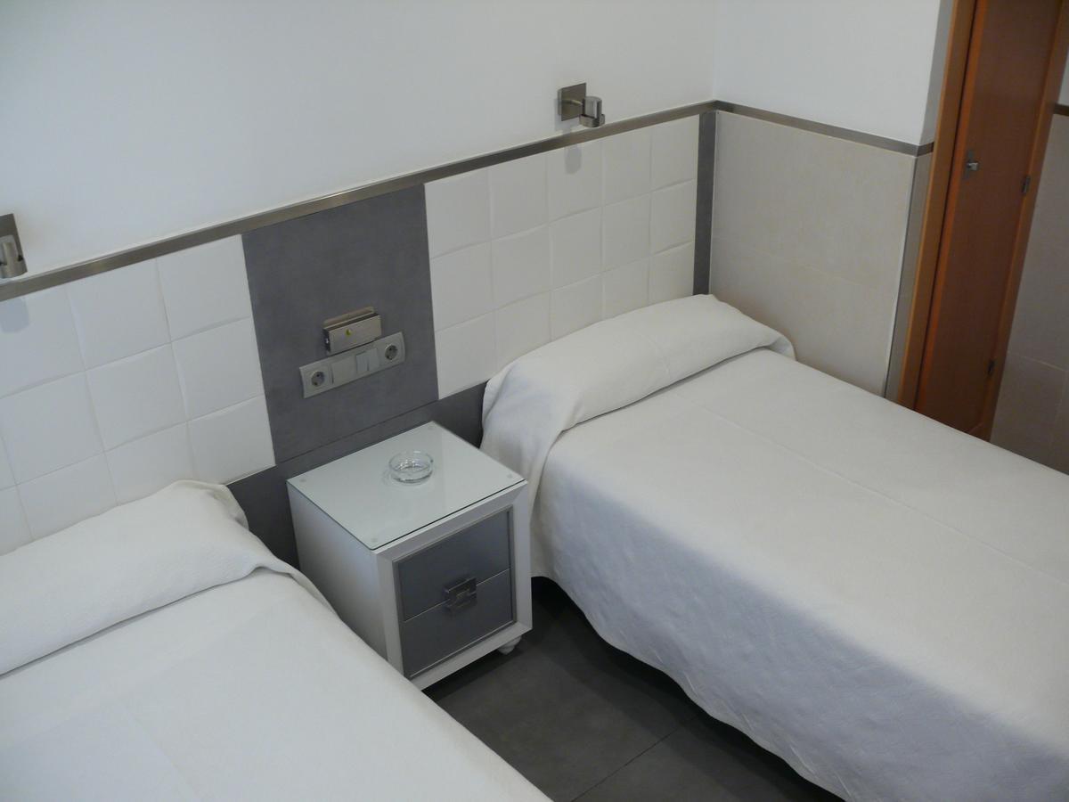 Hostal La Hispanidad Malaga Exterior photo