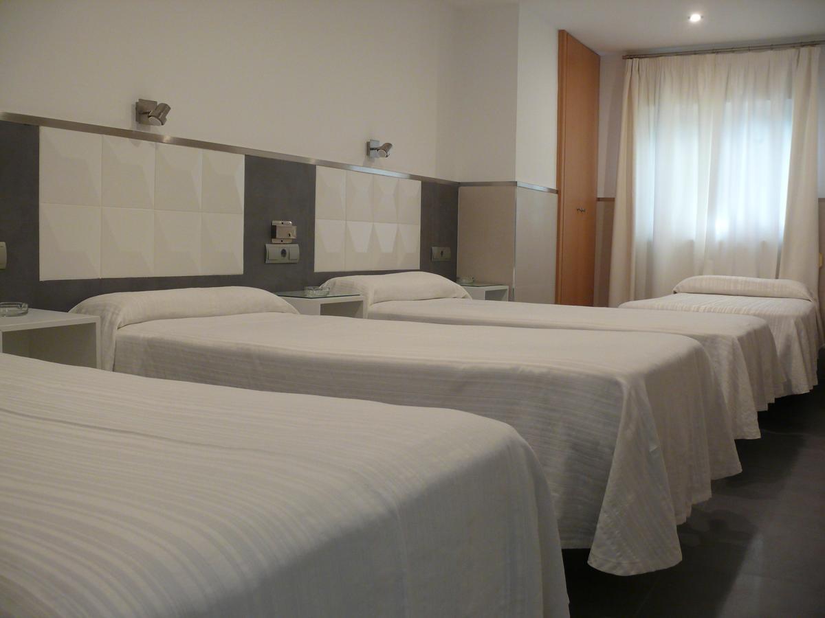 Hostal La Hispanidad Malaga Exterior photo